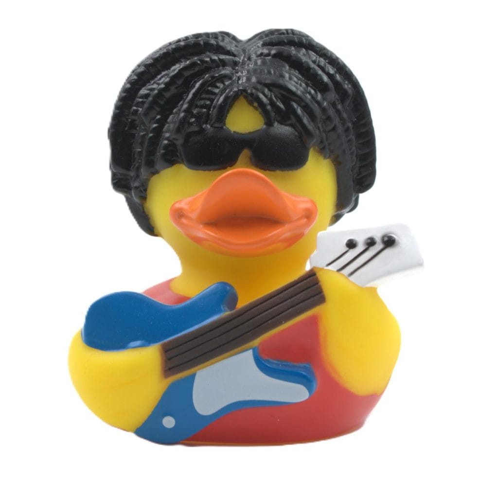 present till rockfan med solglasögon och elgitarr framifrån